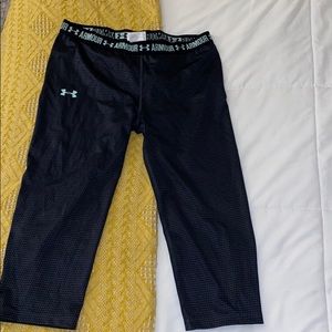 ✨GREY AND BLUE UNDER ARMOUR CAPRIS✨
